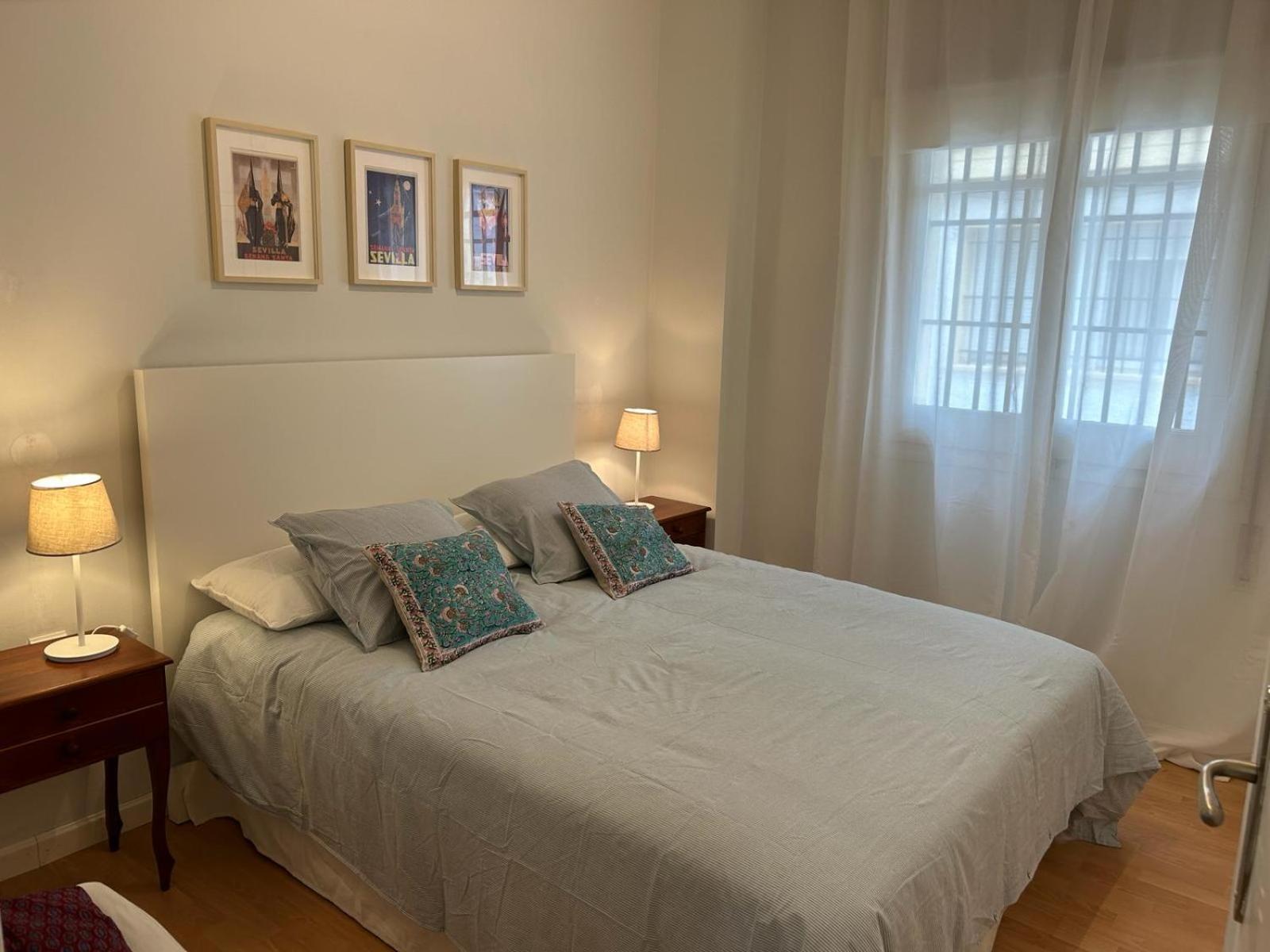 2 Bedroom Apartment By Guadalquivir River Séville Extérieur photo