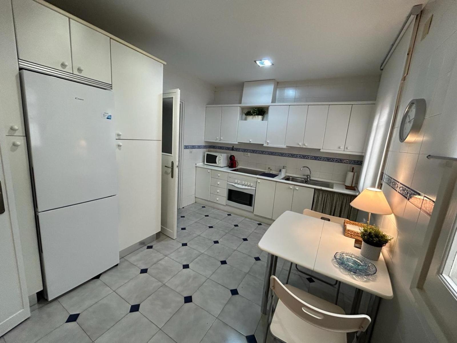 2 Bedroom Apartment By Guadalquivir River Séville Extérieur photo